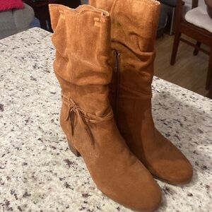 Women's Suede Boots in Tan, Size 8.5